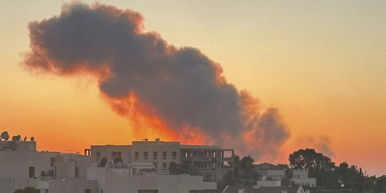 Israel ataca la sede central de Hezbolá en el Líbano