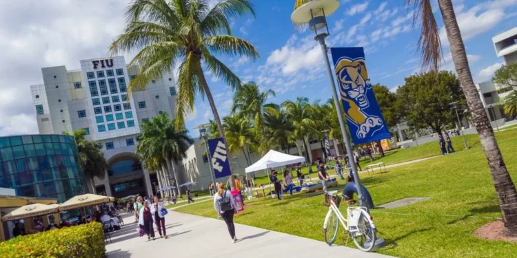 FIU entre las 50 mejores universidades públicas del país