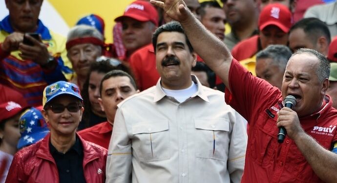 La Justicia argentina ordenó la inmediata captura de Nicolás Maduro y Diosdado Cabello por graves crímenes en Venezuela
