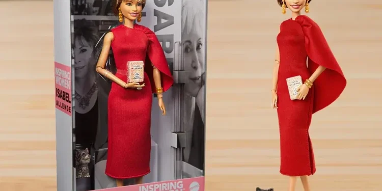 La escritora Isabel Allende ya tiene su muñeca Barbie y viene con libro