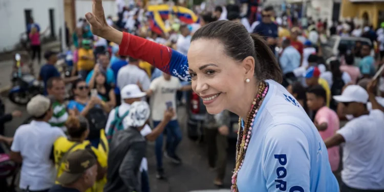 María Corina Machado desmiente a Maduro y niega que haya huido a España
