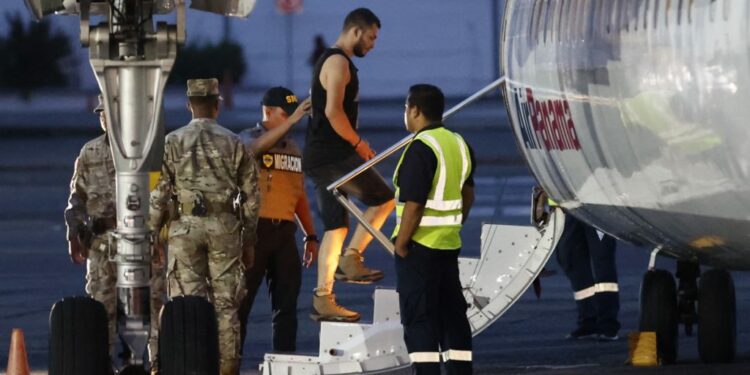 Panamá espera que un tercer país acoja a migrantes venezolanos deportados
