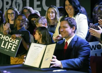 Proabortistas demandan a Florida por interferir en anuncio en favor de la Enmienda 4