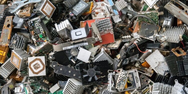 La IA podría producir hasta cinco millones de toneladas de basura electrónica esta década