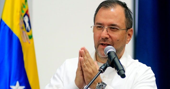 Venezuela carga contra Albares por defender a Feijóo: «Parece orgulloso de colocarse a la derecha del PP»