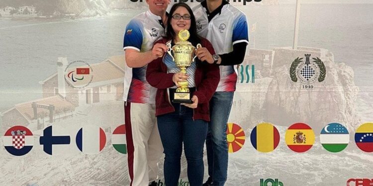 Joven venezolana se titula campeona mundial de ajedrez para invidentes