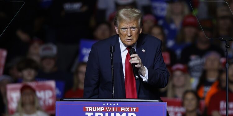 Los demócratas preparan una respuesta rápida si Trump declara prematuramente su victoria electoral