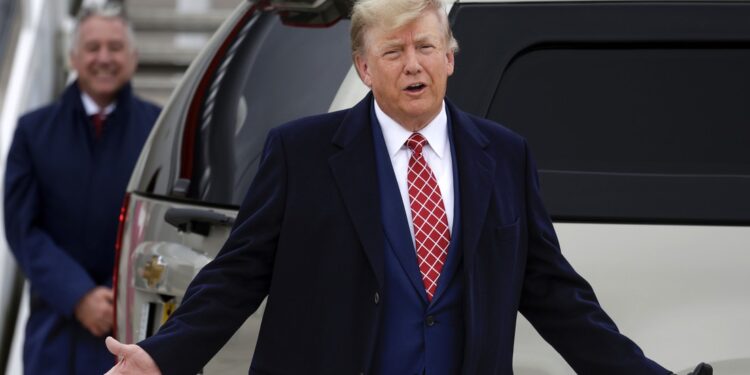 Trump insinúa que puede postularse para otro mandato presidencial