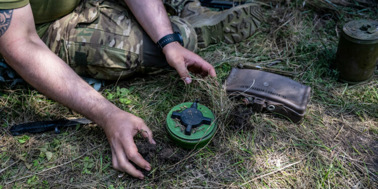 HRW condena la decisión de Biden de enviar minas antipersonales a Ucrania