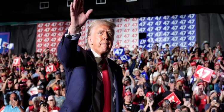 Trump lidera en el estado indeciso de Carolina del Norte