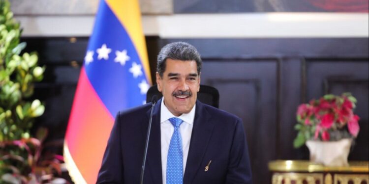 Maduro advierte a la oposición que «se va a arrepentir» si intenta sacarlo del poder