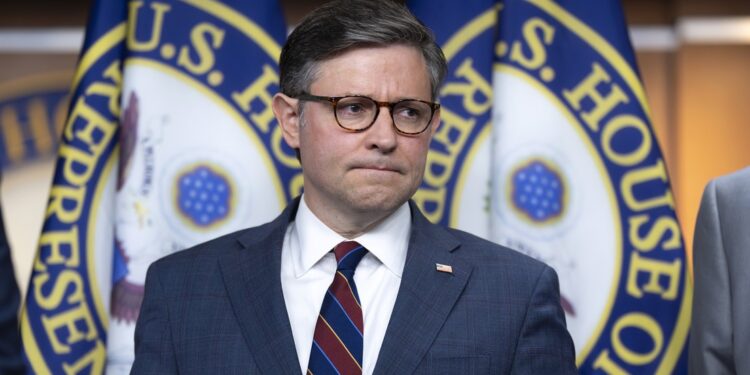 Mike Johnson: Biden dañó «casi irreparablemente» la confianza en el sistema de justicia de EEUU