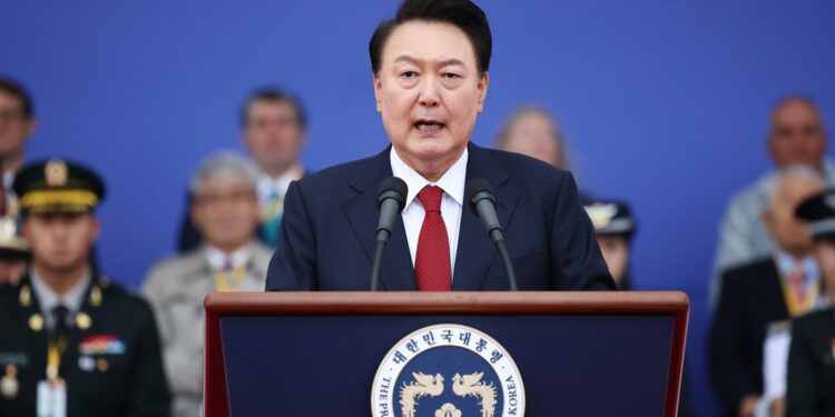 El presidente de Corea del Sur anuncia la introducción de la ley marcial