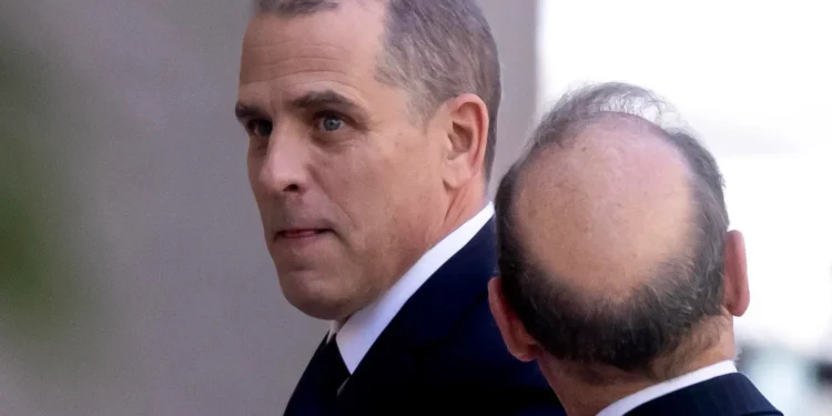 Biden indulta a su hijo Hunter por considerarlo víctima de ataques políticos