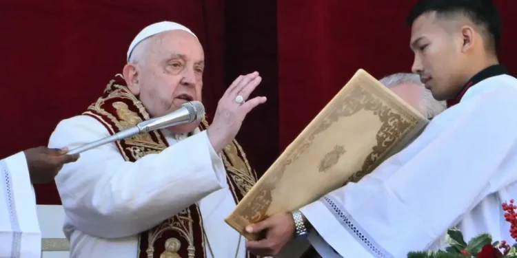 El papa pide en Navidad que «callen las armas» en el mundo