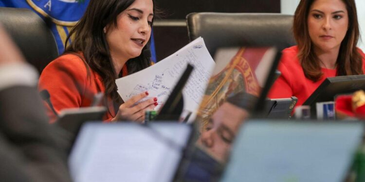 Maureen Porras demanda a la ciudad de Doral tras represalias por Fraga