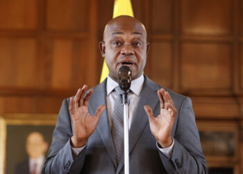 Canciller colombiano aseguró que Gustavo Petro no debería ir a la toma de posesión de Nicolás Maduro