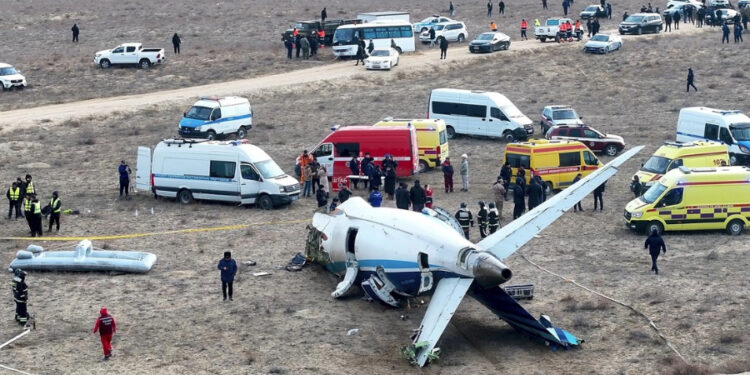 Al menos 32 personas sobrevivieron a la catástrofe aérea en Kazajistán