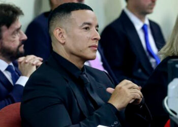 Daddy Yankee y su aún esposa Mireddys González llegan al tribunal en medio de disputa legal