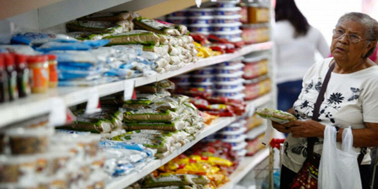Casi 500 dólares cuesta la canasta alimentaria en Venezuela
