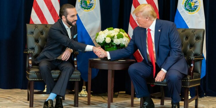 ¿De qué trata el acuerdo migratorio entre Trump y Bukele?