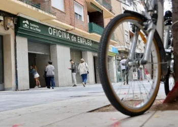 España cerró 2024 con la menor cifra de paro registrado  y casi medio millón de trabajadores más