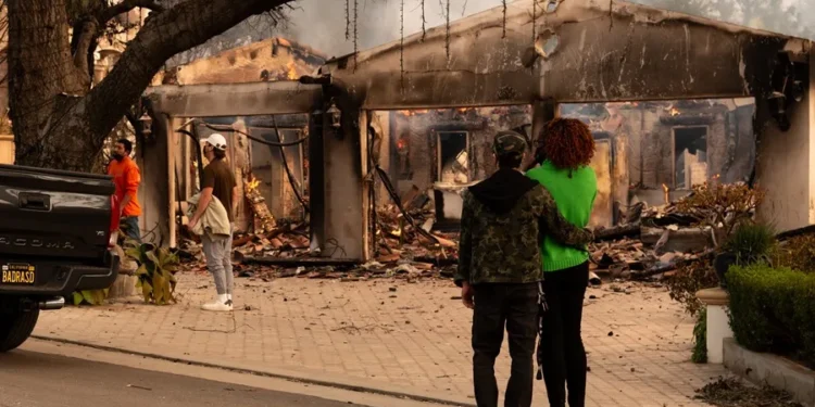 Paris Hilton entre los famosos que perdieron sus casas por incendios de California