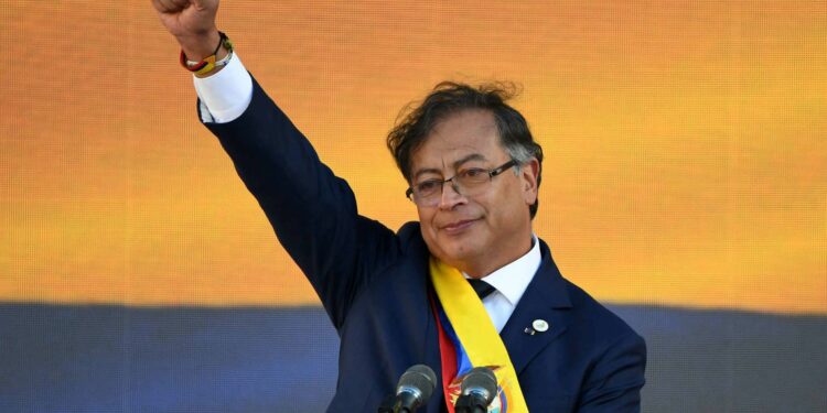 Petro hace oferta a los colombianos indocumentados en EEUU para que regresen