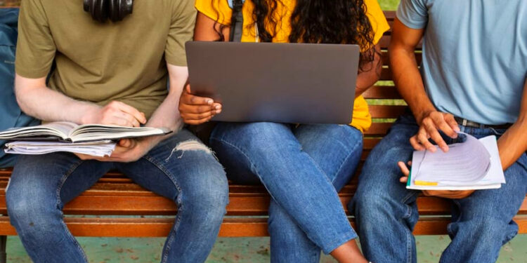 Podrían prohibir ingreso de indocumentados a universidades en Florida