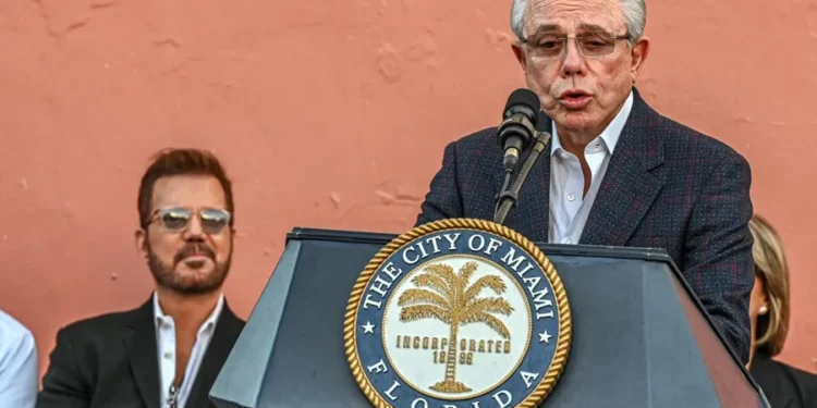 Trump escogió a este empresario cubano como embajador de EEUU en España