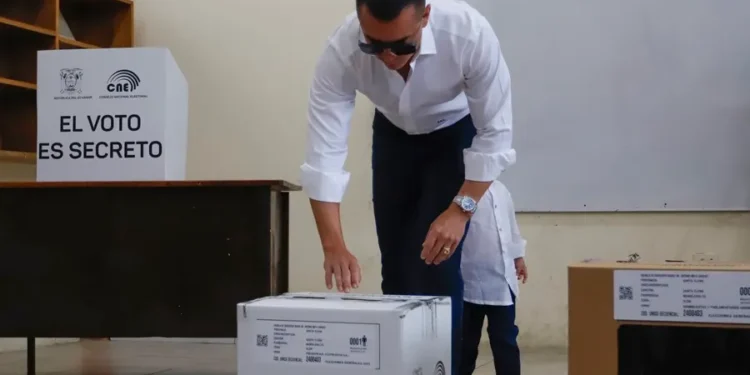 Daniel Noboa se declara ganador pese al virtual empate con Luisa González