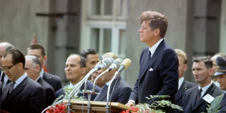 FBI encuentra más de 2.400 documentos sobre asesinato de Kennedy