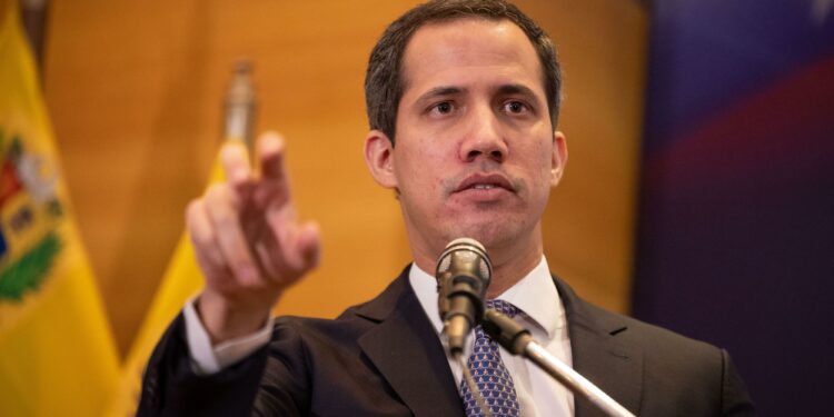 FBI investiga a personas cercanas a Juan Guaidó por corrupción con ayudas humanitarias