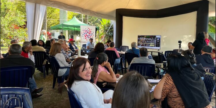 Foro Cívico evaluó sus desafíos y se renovó en su V Encuentro Anual