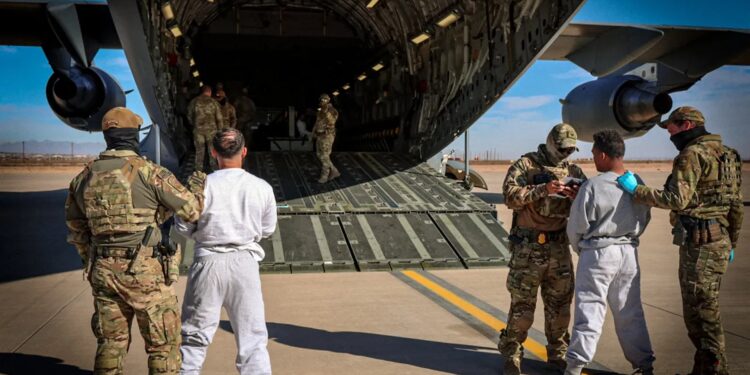Juez de EEUU bloqueó traslado de tres venezolanos detenidos a Guantánamo