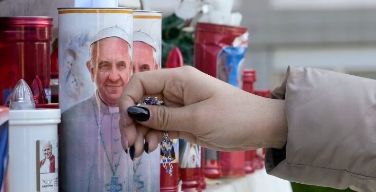 Papa Francisco sigue en el hospital y se encuentra estable