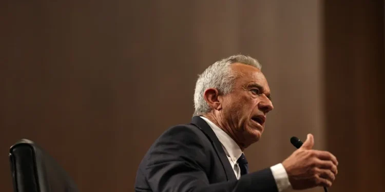 Senado de EEUU confirma a Robert F. Kennedy Jr. como secretario de Salud