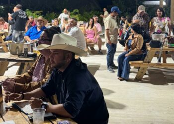 César Mendoza participó como jurado en el Primer Festival Mundial de Coplas en Miami