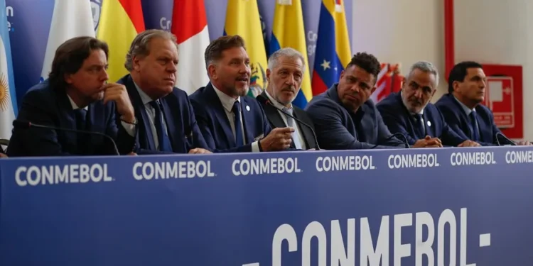 Conmebol conforma equipo para combatir racismo y la violencia en el fútbol sudamericano