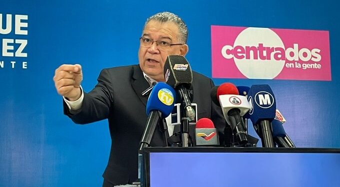 Centrados en la Gente evalúa postular a Enrique Márquez, como símbolo de la lucha democrática y la defensa constitucional