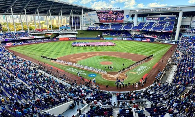 Entre abucheos y aplausos los Marlins inician con victoria el 2025, por Óscar Huete