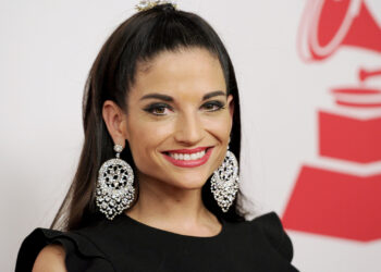 Fiesta Broadway 2025 da la bienvenida a Natalia Jiménez como La Reina de Fiesta Broadway 2025