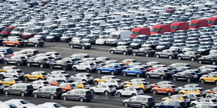 Trump anuncia arancel del 25% para automóviles fabricados fuera de EEUU