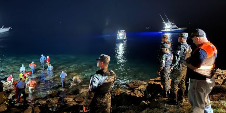 Más de 10 muertos por caída de avión al mar en Honduras