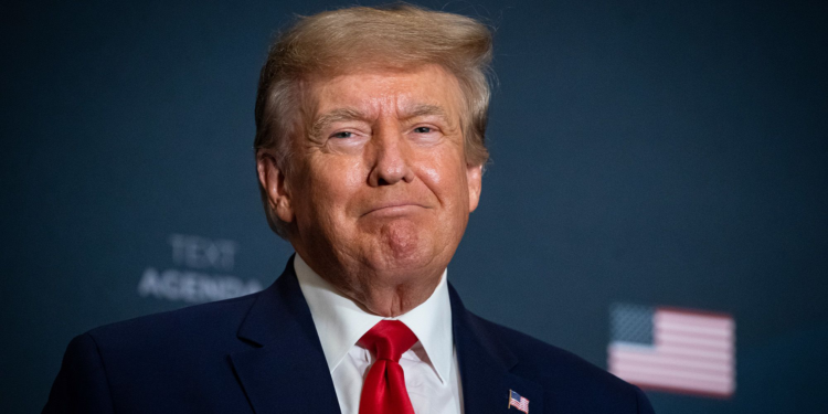 Donald Trump aumenta a 104% los aranceles a China