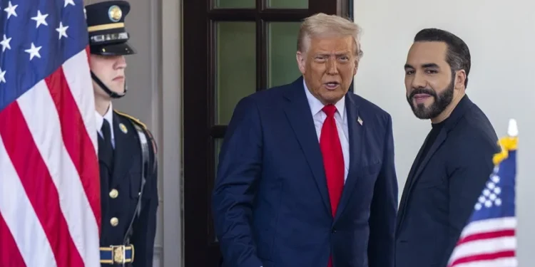 Trump recibe en la Casa Blanca al presidente salvadoreño Nayib Bukele