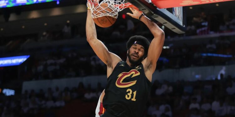 Miami Heat se despide con una derrota histórica en casa