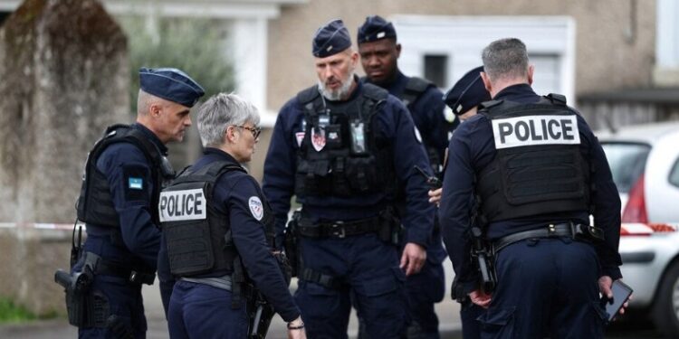 Un muerto y tres heridos tras ataque de menor de 15 años en Francia