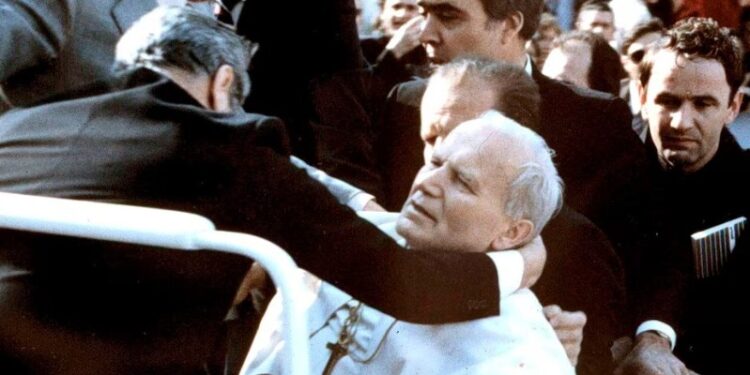 13 de mayo, día que intentaron matar a Juan Pablo II, el milagro y el perdón fueron protagonistas