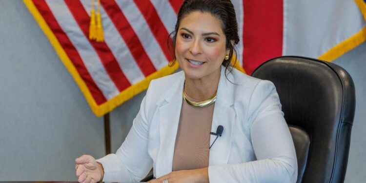 Alcaldesa de Doral preocupada por fallo de la Corte Suprema sobre el TPS para venezolanos